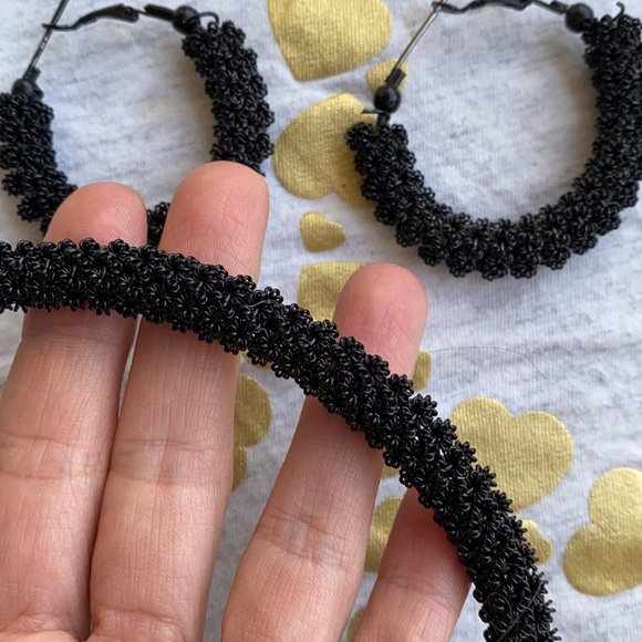 Stylish necklace and earring set - Picture 4 of 4